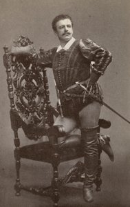Jean de Reszke, mint Raoul, a "Les Huguenots" című filmben (fekete-fehér fotó) alkotó: American Photographer