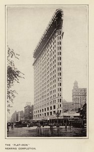 A "Flat-Iron" a befejezéshez közeledik (fekete-fehér fotó) alkotó: American Photographer