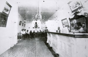 The Long Branch Saloon, Dodge City, Kansas, 1880 körül (f/w fotó) alkotó: American Photographer