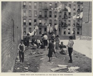 Az egyetlen biztonságos játszóterük, a bérházak hátsó részében (f/w fotó) alkotó: American Photographer