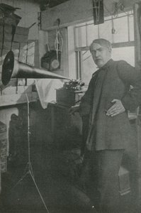 Thomas Edison a műhelyében