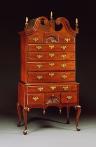 Anna királynő magas fiókos szekrényeket faragott, Connecticut vagy New York, 1760-80 alkotó: American School