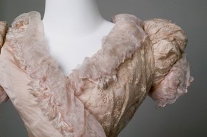 Trousseau ruha alkotó: American School