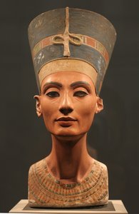 Nefertiti mellszobra, Kr.e. 1350 körül