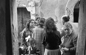 CROTONE - A TUDÓSÍTÓ HALLGATJA alkotó: Ando Gilardi