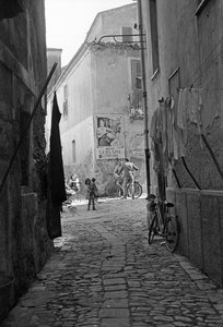 CROTONE ALLEY alkotó: Ando Gilardi