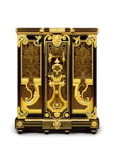 Louis XIV petit armoise, 1700-1710 körül (ormolu, sárgaréz, teknősbékahéj, ébenfa és intarzia)