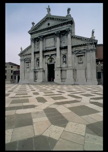 A templom homlokzata 1564-80-ban épült, homlokzata 1607-11 alkotó: Andrea Palladio
