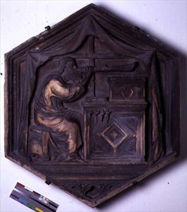 Zene, hatszögletű dekoratív domborműves csempe a Seven Liberal Arts sorozatból, valószínűleg Giotto (kb. 1266-1337) tervei alapján, 1334-48 körül (márvány) alkotó: Andrea Pisano