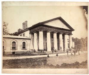 Az Arlington-ház előtt, 1864. június 28. (szépia fotó)