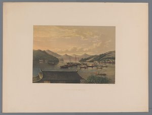 Gezicht op de baai van Nagasaki Kilátás a Nangasaki-öbölben (cím a tárgyon) Emléktárgy a japán természeti kilátásokról, de Lijnden gróf szövegével (a sorozat címe a tárgyon) alkotó: Anonymous