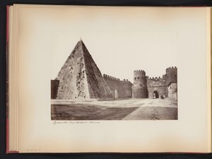 Kilátás Caïus Cestius piramisára és a Porta Ostiense-re, Rómában, Olaszországban Cestius piramis. Roma (cím a tárgyon) alkotó: Anonymous