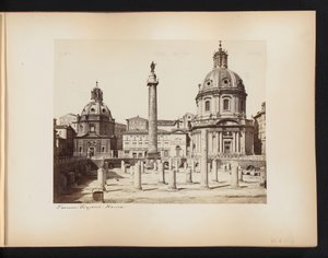 Kilátás a római Traianus-fórumra, a Traianus-oszloppal és a Santissimo Nome di Maria és a Santa Maria di Loreto templomokkal, Olaszország Forum Trajani. Roma (cím a tárgyon) alkotó: Anonymous