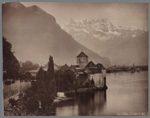 Chillon kastély a Genfi-tónál, a Dents du Midi a távolban Chillon et la Dent du Midi (cím a tárgyon) alkotó: Anonymous