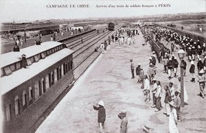 Egy francia katonavonat megérkezése Pekinbe a kínai hadjárat idején Fényképezés 1900-1901 körül - Magángyűjtemény alkotó: Anonymous Anonymous
