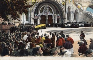 Betegek áldása a rózsafüzér előtt Lourdes-ban - Hautes Pyrenees (65) 1900 körül. alkotó: Anonymous Anonymous