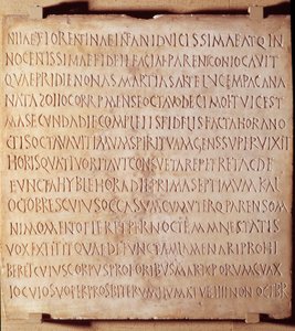 Keresztény ókor: Catania feliratok, amelyek a keresztelések és temetési szertartások lebonyolításának módját írják le, IV. század eleje. Párizsi Louvre Múzeum alkotó: Anonymous Anonymous