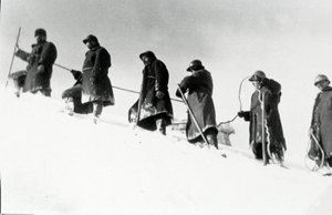 Első világháború: Olasz alpesi vadászok (alpino vagy alpini) emelkedés közben alkotó: Anonymous Anonymous