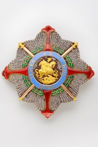 Két Szicília Királysága - Két Szicília Királyi Háza: a Réunion Szent György Lovagrend táblája - Nagymester makettje - 19. század eleje - Arany, ezüst, markazit és emálok - D 8,5 cm; súly 80 g - Magángyűjtemény alkotó: Anonymous Anonymous