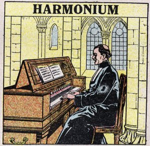 Hangszerek: fúvósok csípőben. Harmónium játékos a templomban. Névtelen illusztráció 1925-ből. Magángyűjtemény. alkotó: Anonymous Anonymous