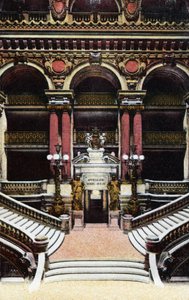 Párizs: kilátás az Opera Garnier nagy lépcsőházára. Fénykép 1920-ból Párizs városának „”művészeti albumában”. Magángyűjtemény. alkotó: Anonymous Anonymous