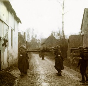 Fényképezés - Sztereoszkópikus üveglap az első világháborúról: Sérültek érkeznek a mentőállomásra, Magángyűjtemény alkotó: Anonymous Anonymous