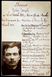 Jules Bonnot (1876-1912) bűnöző (Bonnot zenekar) rendőrségi lapja a bűncselekmények listájával alkotó: Anonymous Anonymous