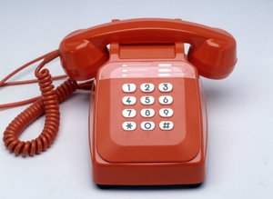 S63 narancssárga műanyag kulcsos telefon alkotó: Anonymous Anonymous