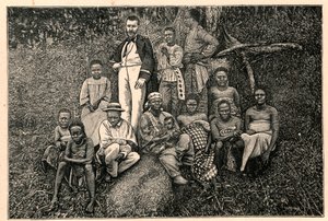 A brazzai Pierre Savorgnan felfedező (1852-1905) és a Gabonban található Két Guinea Apostoli Vikariátusának (Két Guinea) őslakosainak egy csoportja. Louis-Eugene (Louis Eugene) Louvet „Les Missions Catholiques au XIXeme Siecle” metszete. pr alkotó: Anonymous Anonymous