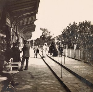 1900-as egyetemes kiállítás – Universelle de 1900 kiállítás Párizsban: A gördülő járda – magángyűjtemény alkotó: Anonymous Anonymous