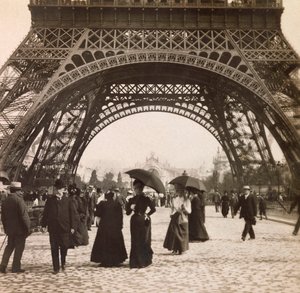 1900-as egyetemes kiállítás – Universelle de 1900 kiállítás Párizsban: Kilátás az Eiffel-torony alatt – magángyűjtemény alkotó: Anonymous Anonymous