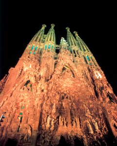 Szerző: GAUDI i CORNET, Antoni (1852-1926). Cím: Sagrada Familia. 1884-1926 (spanyol).. Technika: Építészet. Múzeum/Helyszín: SPANYOLORSZÁG. KATALÓNIA. BARCELONA. Barcelona. A Szent Család engesztelő temploma. Fachada del Nacimiento. (Spanyol).