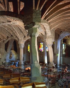 Spanyolország, Katalónia régió, Barcelona tartomány, Baix Llobregat megye, Santa Coloma de Cervello, Colonia Guell templom, templom kripta