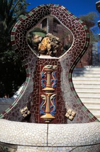 Csempézett szökőkút, Guell Park (1900-1914)