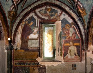A bal oldalon IX. Gergely pápa, Ostia városának akkori előképe felszenteli a kápolnát (XII. század), a jobb oldalon a Pieta-t, a freskót később Antonio Aquili dit Antoniazzo Romano készítette (1461-1508 körül működött) 15. századi kápolna St. Gregoire, Mon alkotó: Antoniazzo Romano