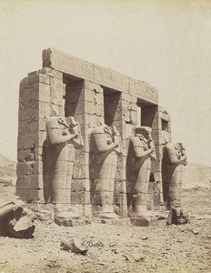 Ramesseum, Théba, kilátás a második udvar délkeleti részére alkotó: Antonio Beato