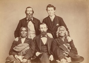 Alexander Gardner, William Henry Jackson és Antonio Zeno Shindler a Pueblo küldötteivel, Alejandro Padillával, Isleta kormányzójával és Ambrosio Abeita volt kormányzójával, 1868 (fénykép).