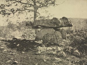 Dolmen, Cap del Puetch, Ariège, Franciaország alkotó: Arthur A. Taylor