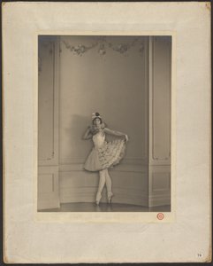 Ballerina alkotó: Arthur F. Kales