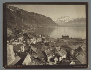 Gezicht op Montreux aan het Meer van Genève, in de verte de Dents du Midi Montreux et la Dent du Midi (title on object)   1371934   hu       hungarian Successfully Translated  Original: Design for a Centerpiece Translat: Design for a Centerpiece 1241453 hu