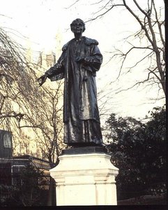 Emmeline Pankhurst (1857-1928) szobra 1930 (bronz)