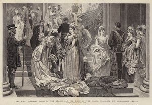 A szezon első szalonja, a Buckingham-palota nagy lépcsőjének lábánál