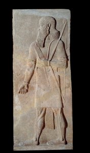 Művészet Mezopotámia (Asszíria): Fegyveres harcos II. Sargon (Kr. e. 721-705) asszír király palotájának udvarából. Párizs, Musee du Louvre alkotó: Assyrian