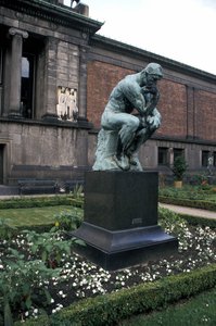 Rodin Gondolkodó szobra, Ny Carlsberg Glyptotek, Koppenhága, Dánia, Európa alkotó: Auguste Rodin