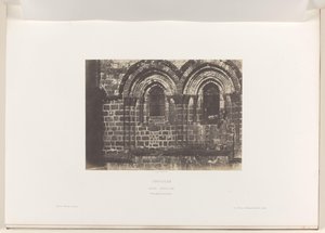 Részlet a jeruzsálemi Szent Sír-templom homlokzatáról Jeruzsálem. Szent Sír. Partie supérieure de la facade (cím a tárgyon)