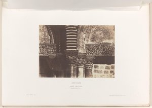 Kapitelen van de Heilig Grafkerk, Jeruzsálem Jeruzsálem. Szent Sír. A nagybetűk részletei (cím a tárgyon) alkotó: Auguste Salzmann