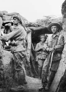 Ausztrál csapatok a török Lone Pine lövészárkokban, 1915 alkotó: Australian Photographer