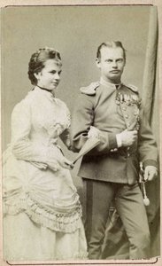 Gisele Louise Marie osztrák főhercegnő és Baviere hercegnő (1856-1932) portréja Lipót bajorei herceggel (1846-1930). „A múlt katonáihoz” fotógyűjtemény”.
