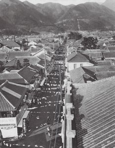 Japán: Beppu bevásárlóközpontja (fekete-fehér fotó)