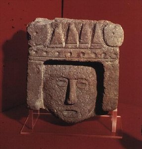 Azték faragott fej alkotó: Aztec